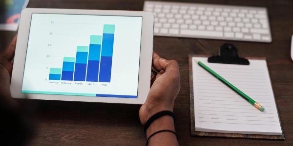 Discover What are the benefits of using an email marketing tool in 2025.