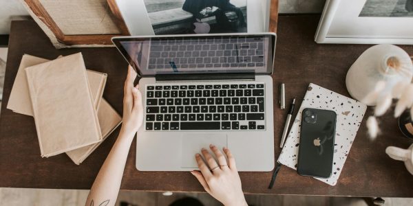 What is the difference between free and paid SEO tools in 2025?